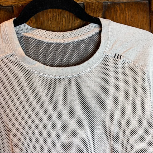 lululemon athletica Short Sleeve Tee - Picture 3 of 9